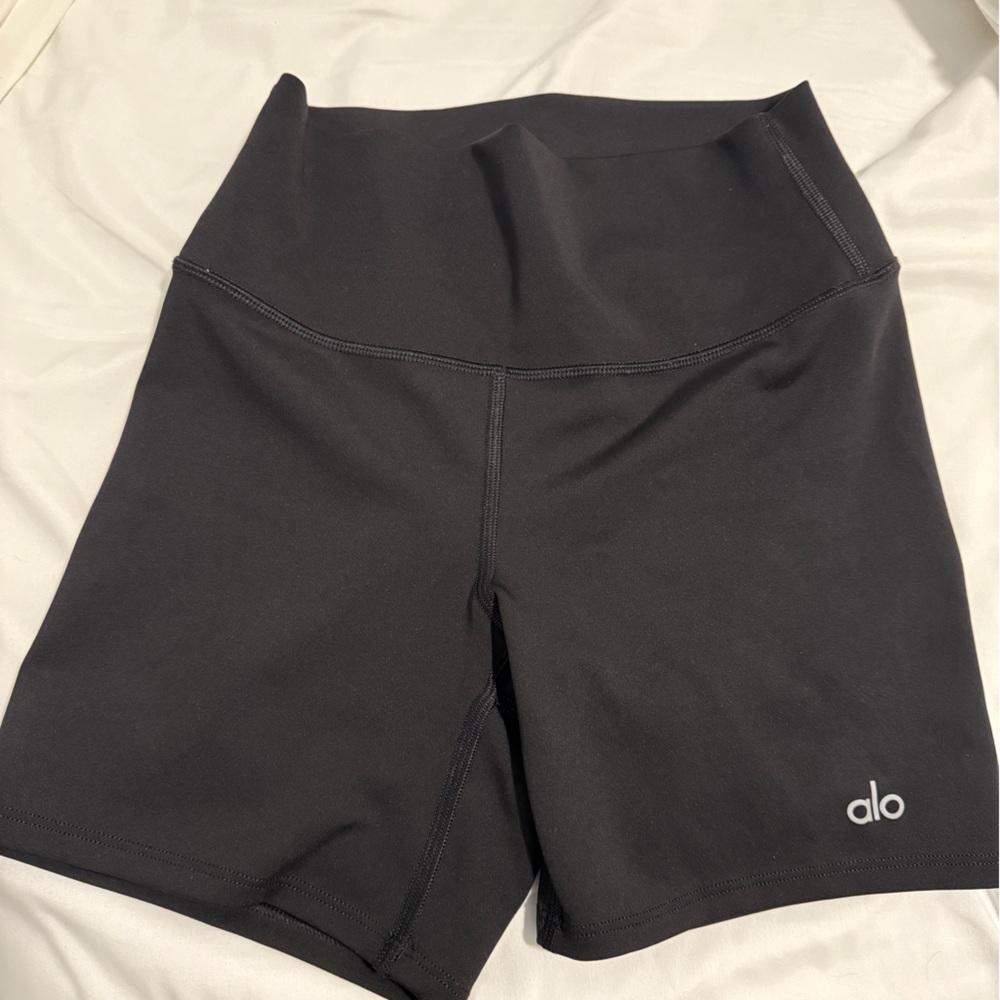 Alo Yoga Women's Black Shorts 5inch